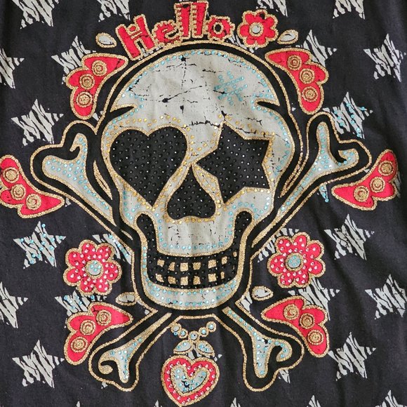 Edgy Skull & Crossbones Tank Top - Graphic Design with Floral Accents - Picture 3 of 3